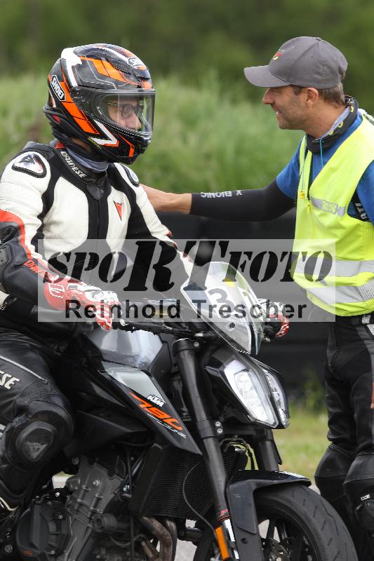 /Archiv-2025/10 23.04.2025 Cornu Master School ADR/rot-rouge/31